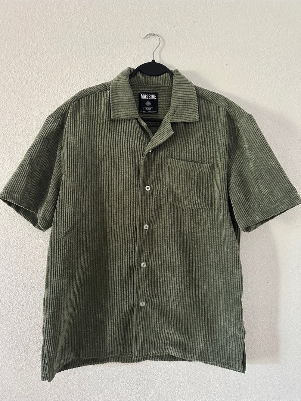 *EUC* Men’s Olive Green Ribbed Short-Sleeve button down shirt, sz M